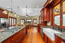 Graceland - A Magnificent Estate on 14 Acres - Image 3