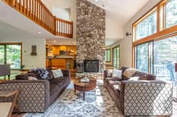 Hilltop Escape At Wintergreen - Image 4