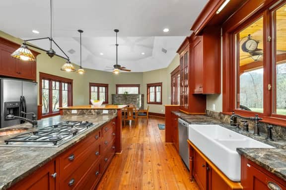 Graceland - A Magnificent Estate on 14 Acres - Image 3