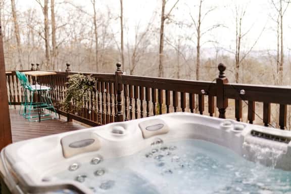 Lakeside Manor - Private Pool and Hot Tub - Image 4