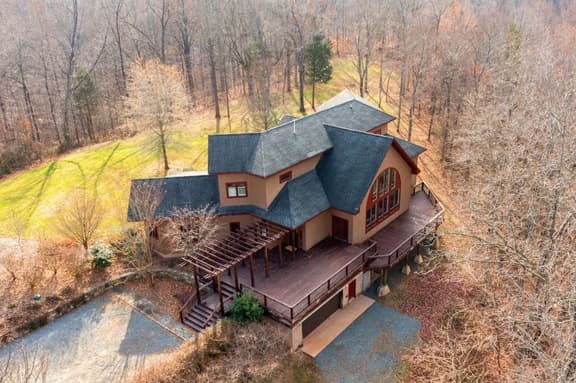 Graceland - A Magnificent Estate on 14 Acres - Image 1