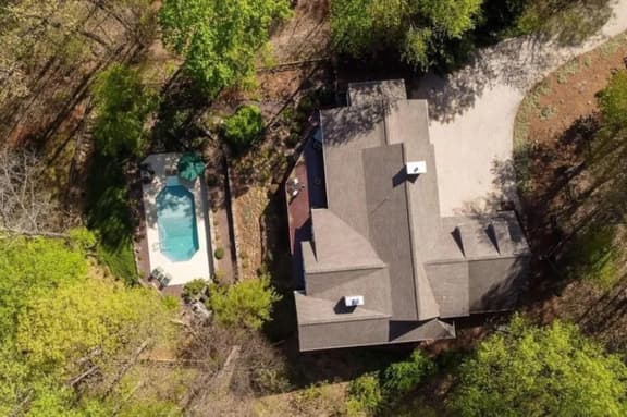Lakeside Manor - Private Pool and Hot Tub - Image 1